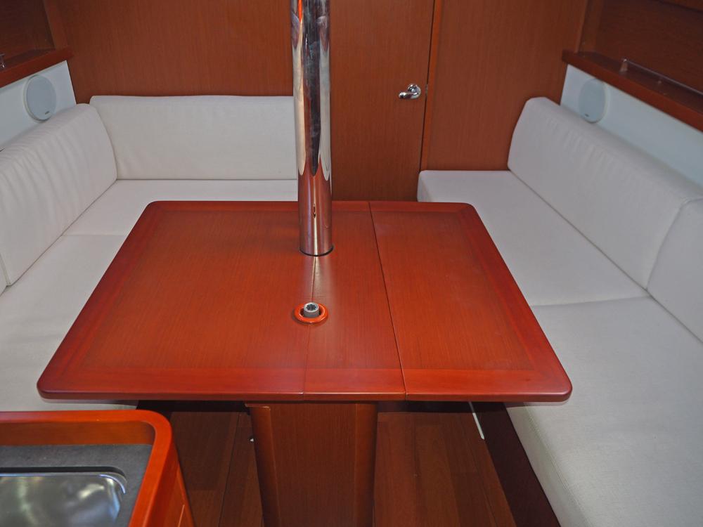 Saloon, Accommodation